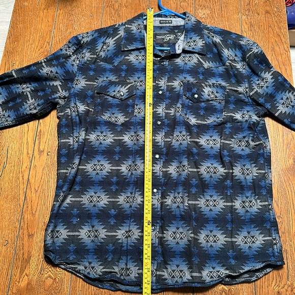 Moonshine Spirit By Brad Paisley Button Down Shirt - Picture 9 of 9